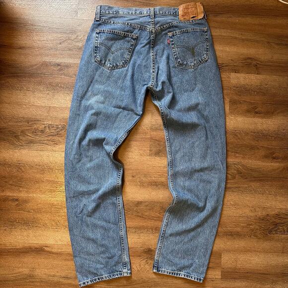 Levi 501 Jeans Mens 34x34 Medium Wash Blue Cotton Denim Pants - Picture 2 of 7